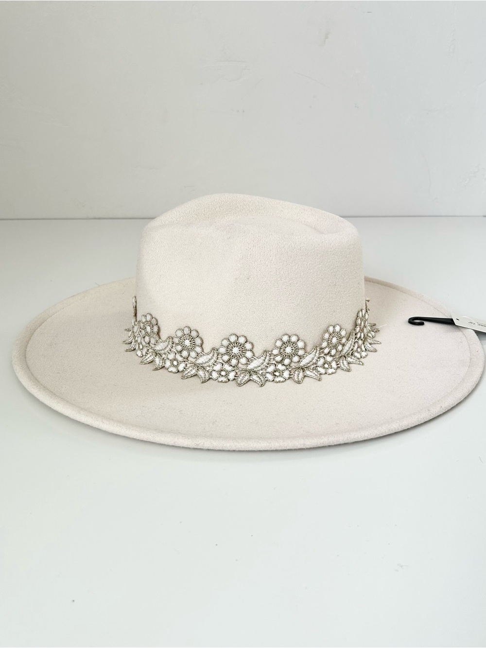 NEW! Francesca's Women’s Off White Floral Embellished Wide-Brim Hat